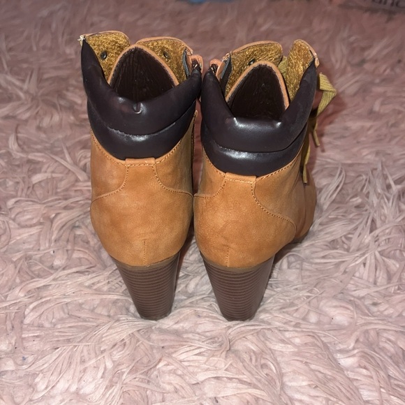 BellaMańe Ankle Boots - Picture 4 of 7